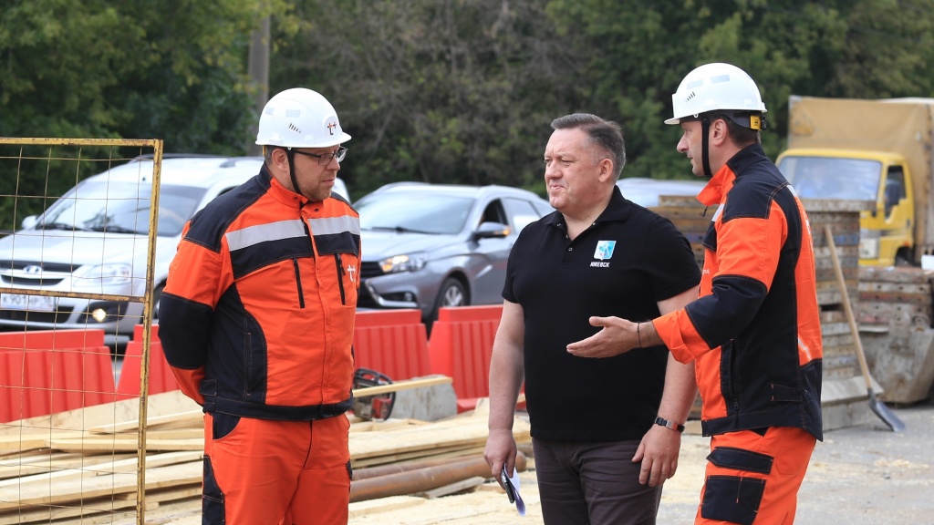 На объекте ремонта теплосети_ул.Удмуртская.JPG