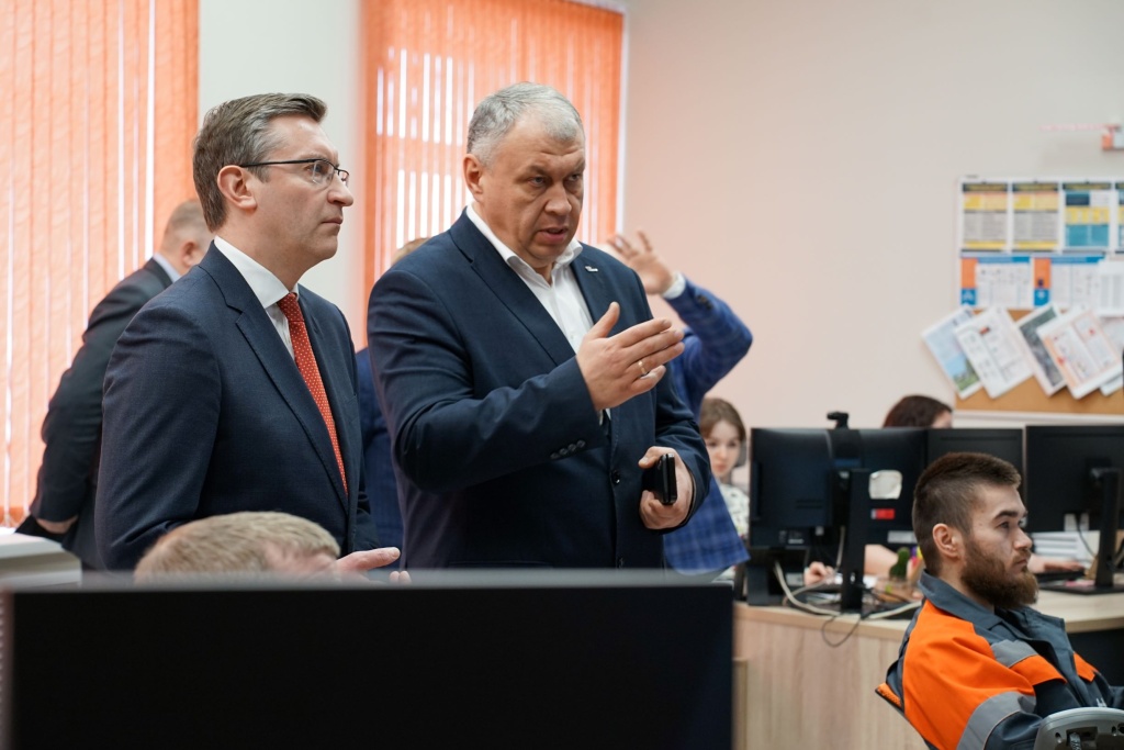 В диспетчерском центре управления системой теплоснабжения.jpg В диспетчерском центре управления системой теплоснабжения.jpg